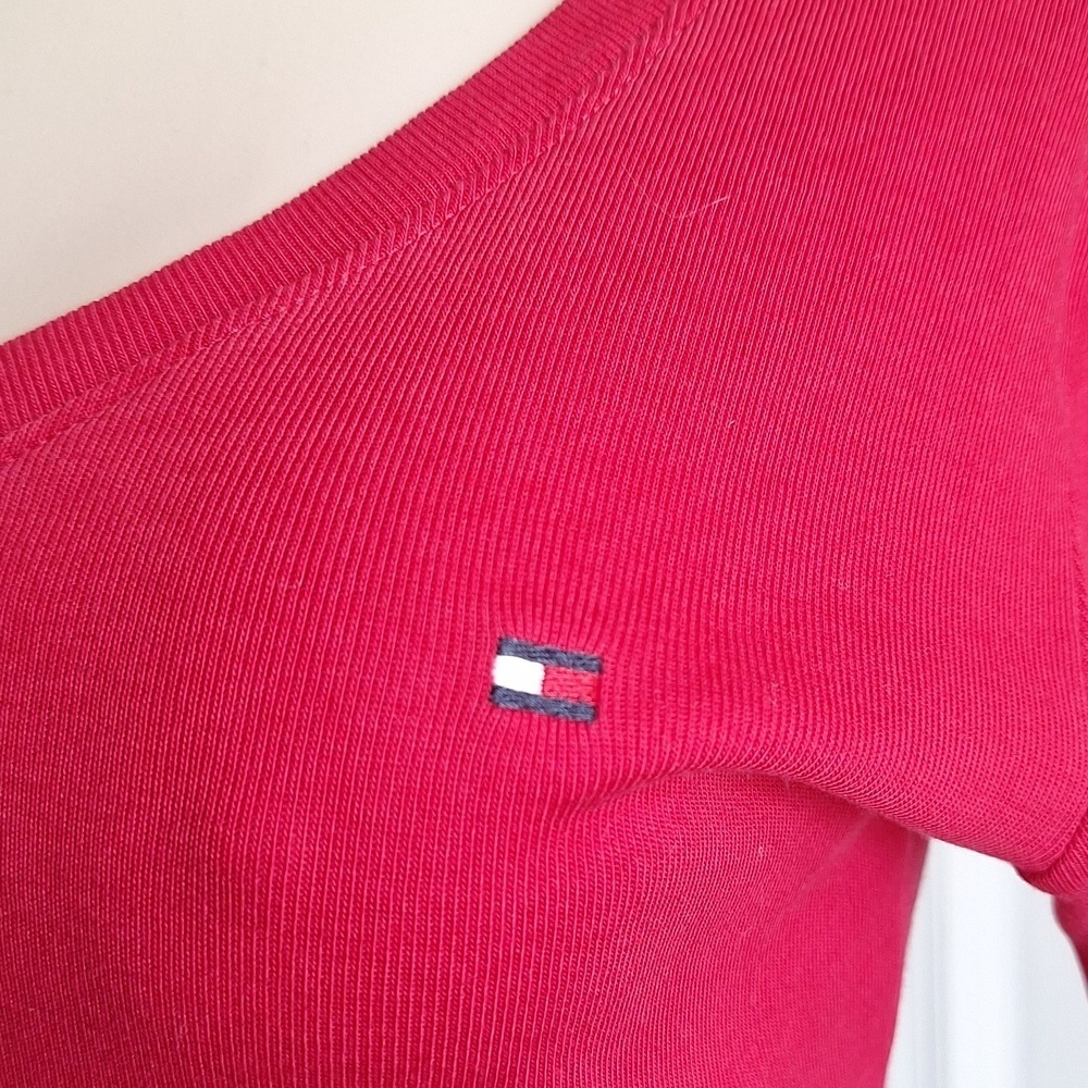 3/$20 Tommy Hilfiger 100% Cotton Deep Red V-Neck Long Sleeve Tee Size Small - Picture 2 of 7